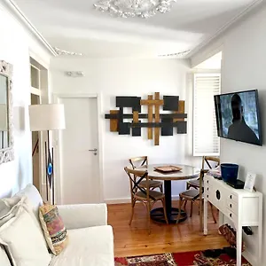 Bright And Spacious Three Bedroom In The Heart Of Apartamento